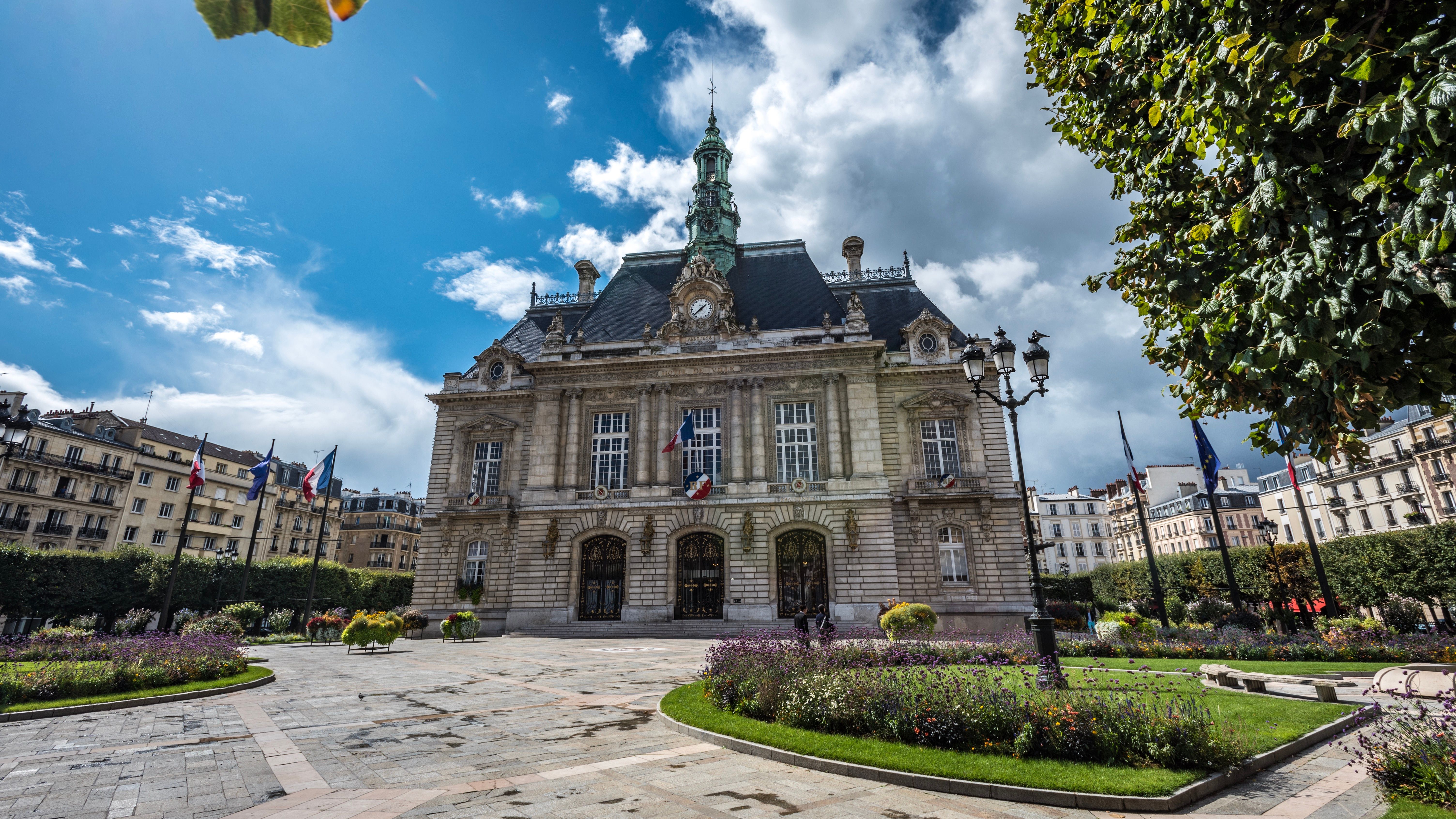 Levallois-Perret car hire