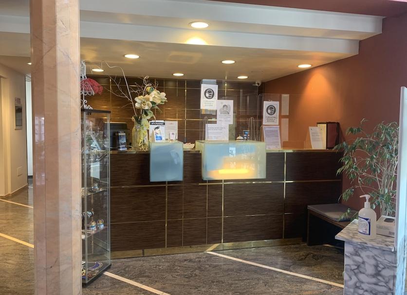 Front desk Photo