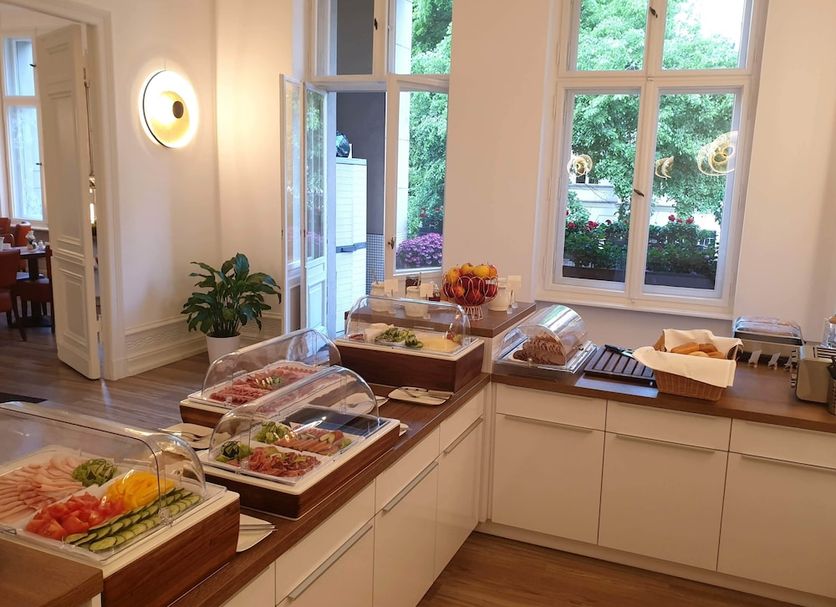 Buffet Photo