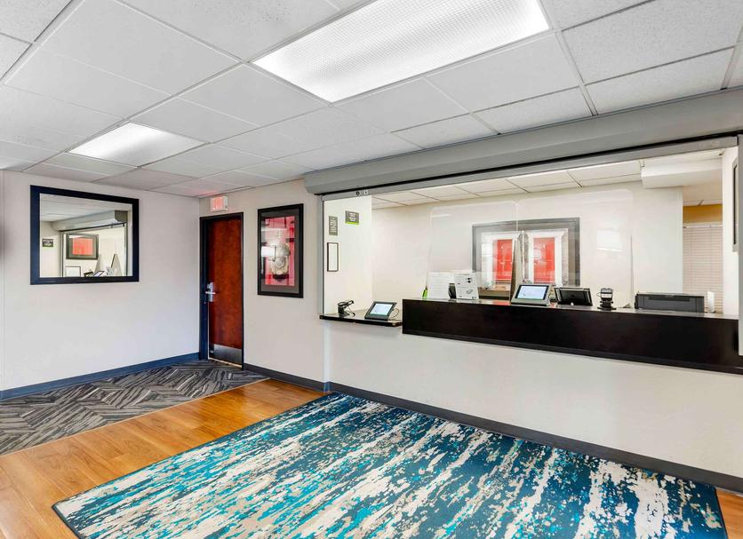 Front desk Photo