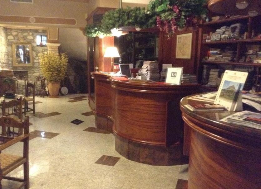 Front desk Photo