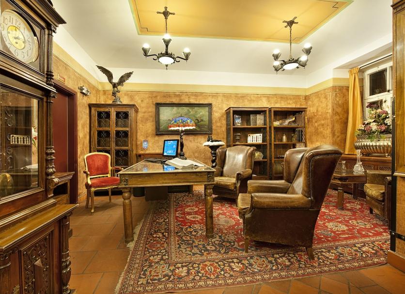 Front desk Photo