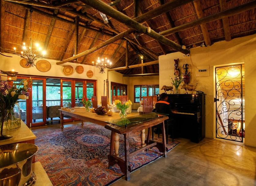 Dining room Photo