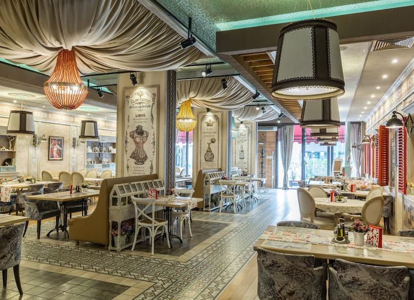 Restaurant Photo