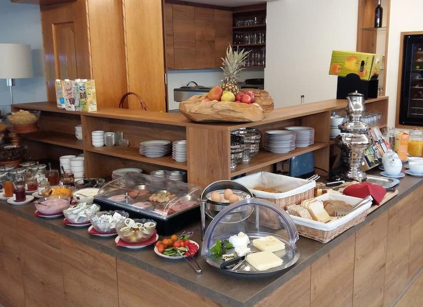 Buffet Photo