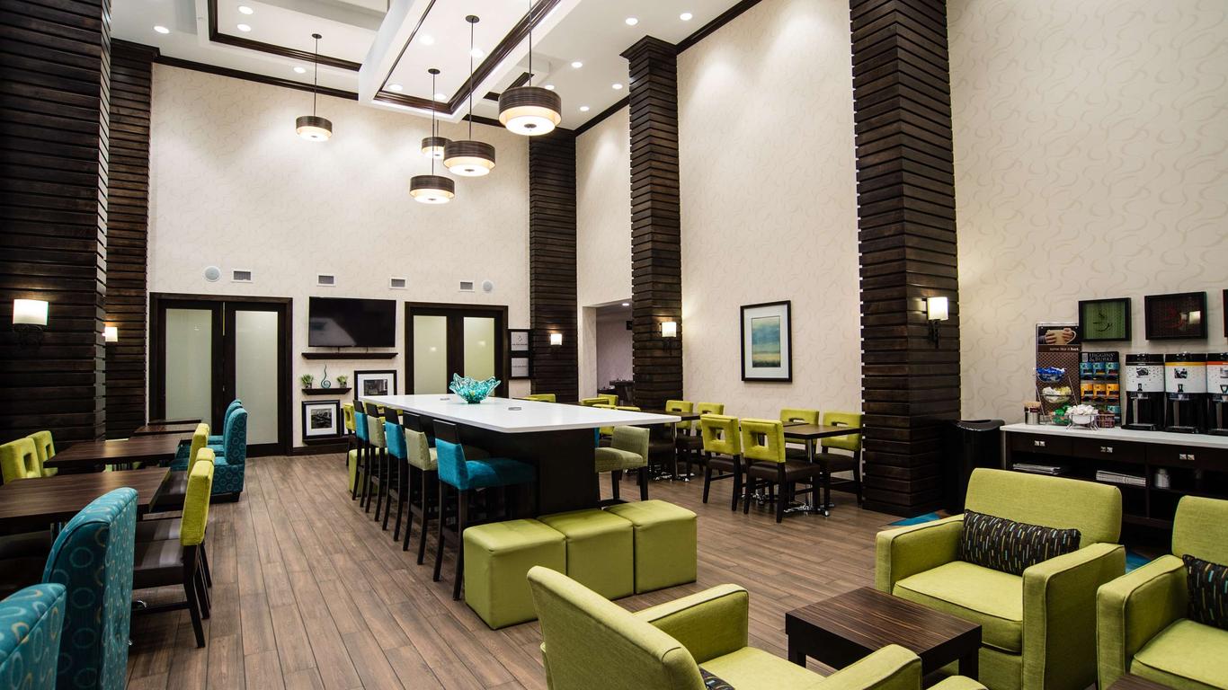 Hampton Inn & Suites By Hilton Regina East Gate