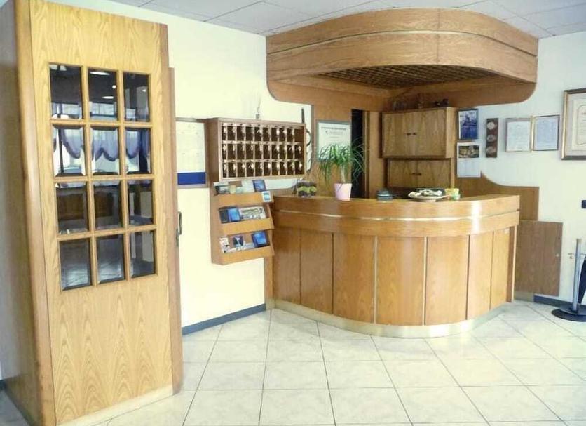 Front desk Photo