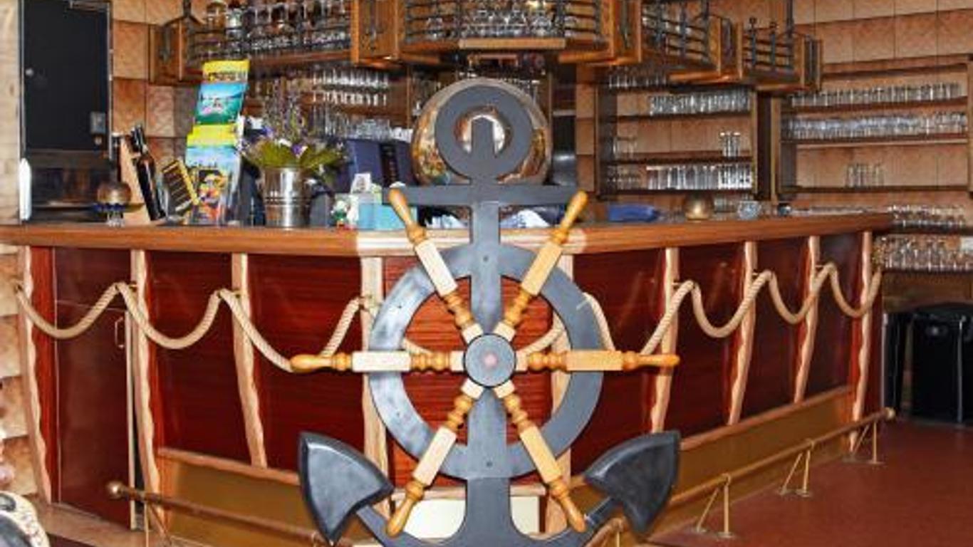 Hotel-Restaurant 'Veldener Traumschiff' direkt am See in 2min im Zentrum