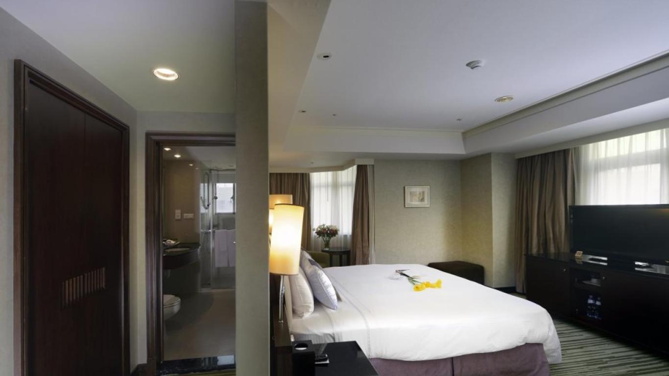 City Lake Hotel