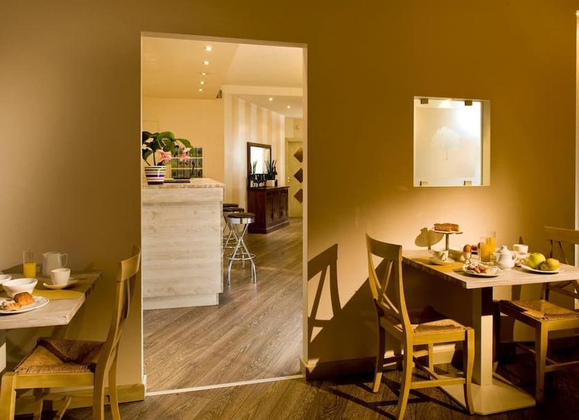 Dining room Photo