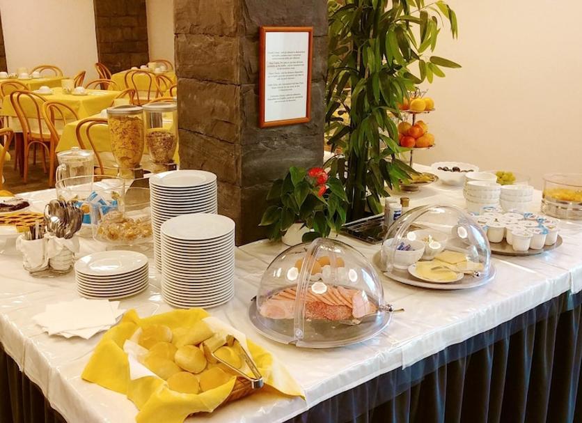 Buffet Photo