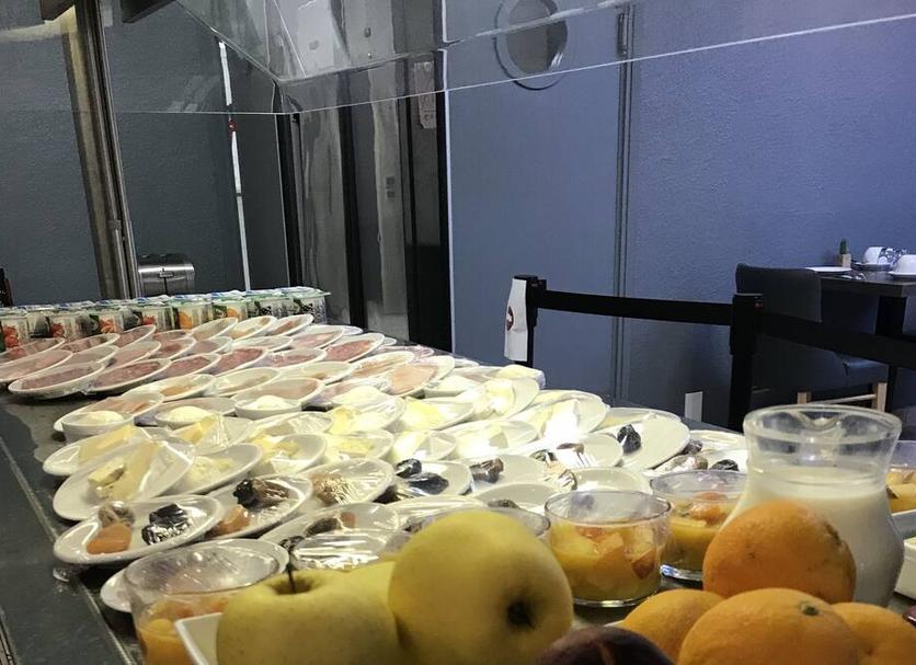 Buffet Photo