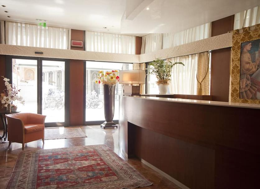 Front desk Photo