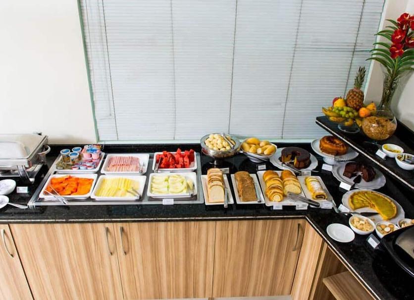 Buffet Photo