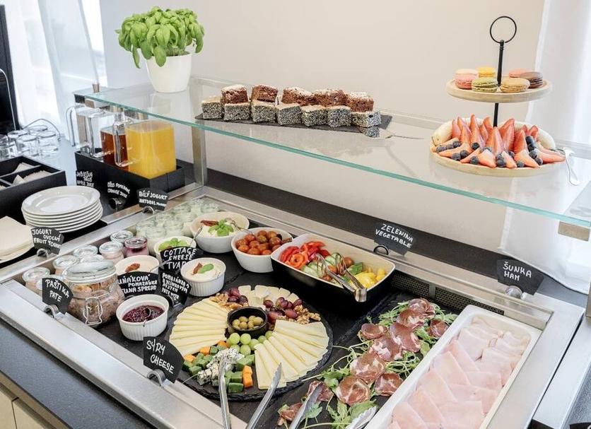Buffet Photo