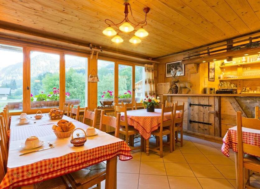 Dining room Photo