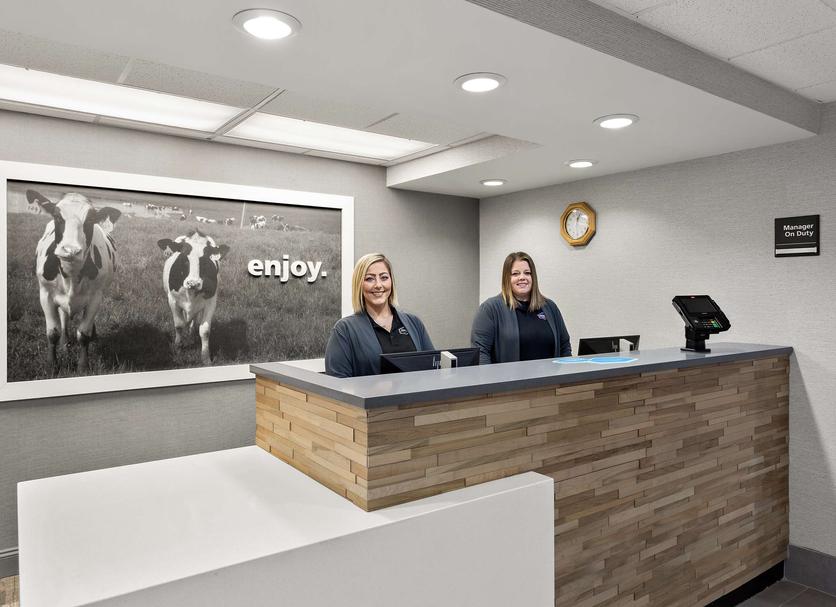 Front desk Photo