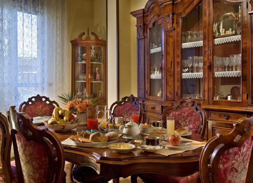 Dining room Photo