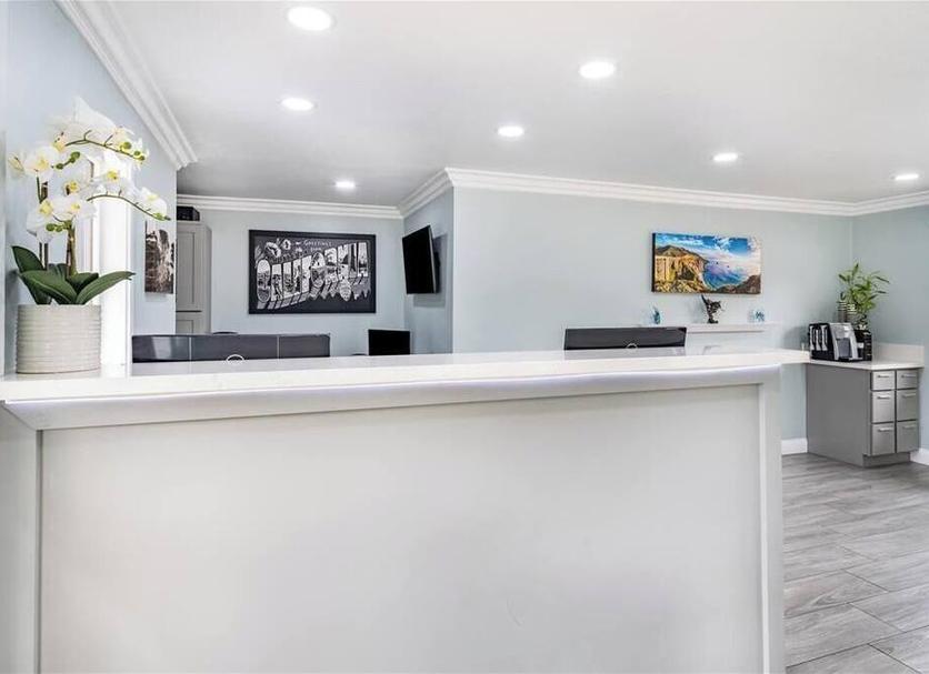 Front desk Photo