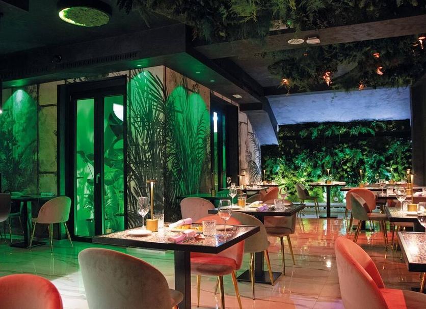 Restaurant Photo