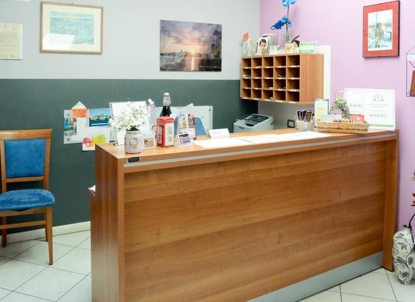 Front desk Photo