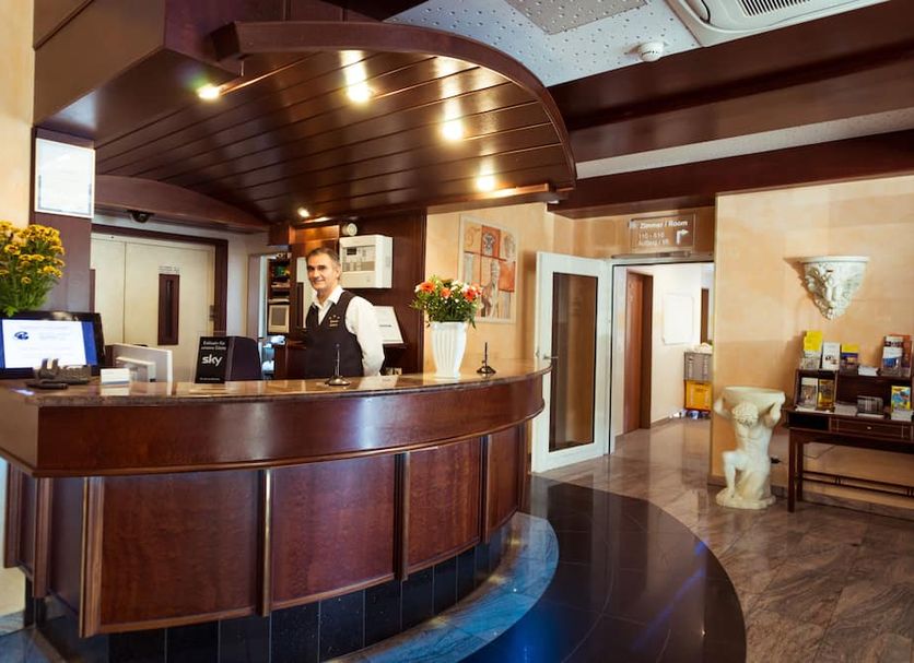 Front desk Photo