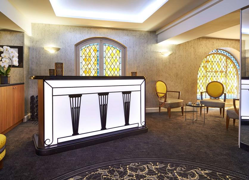 Front desk Photo