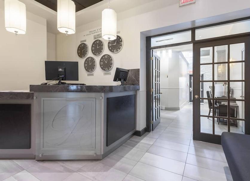 Front desk Photo