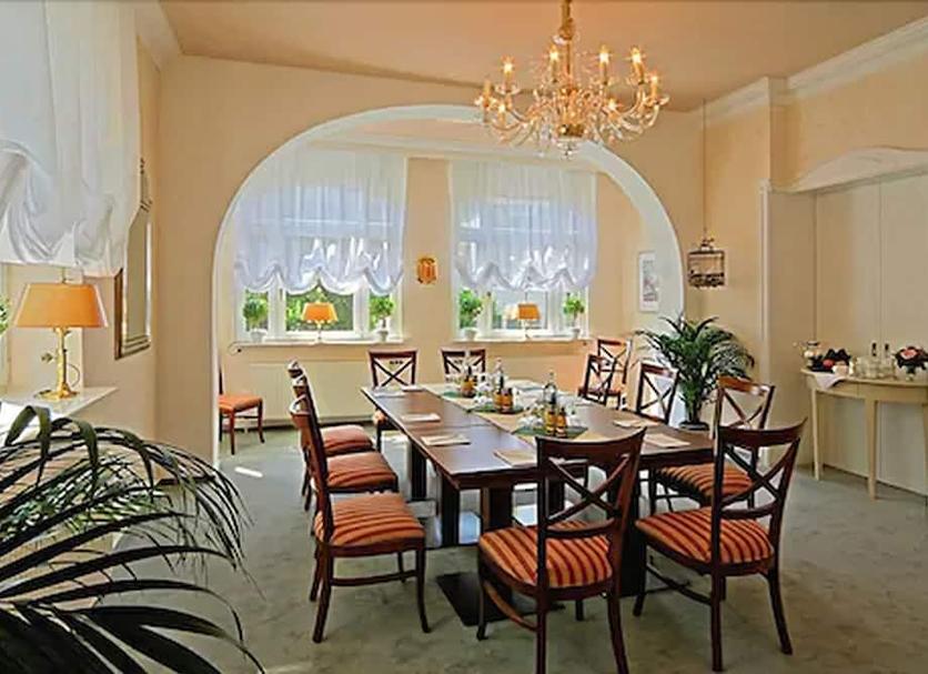Dining room Photo