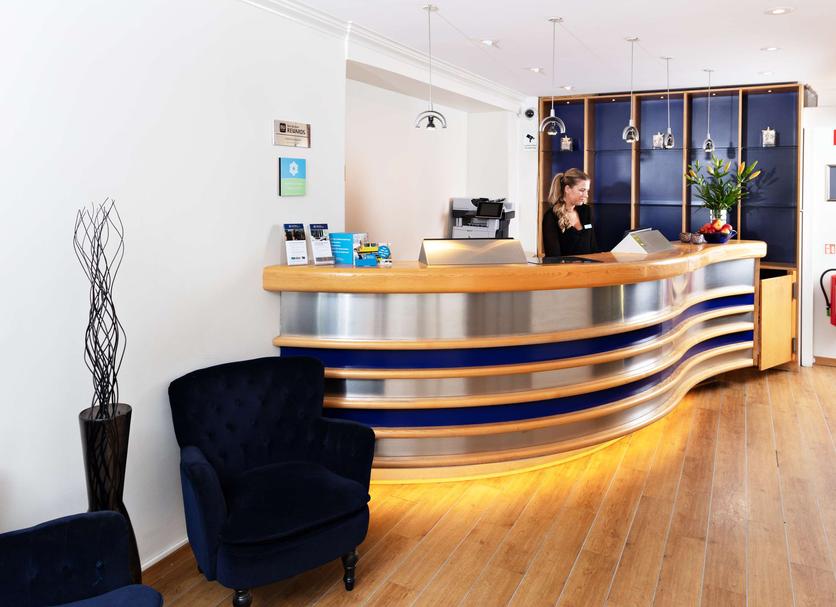 Front desk Photo