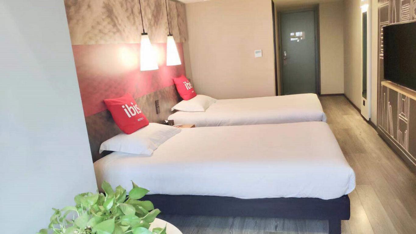 ibis Shenyang north station