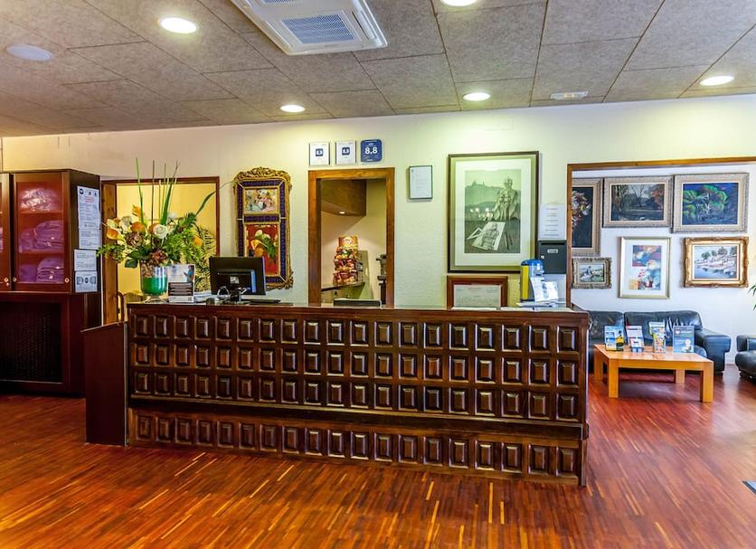 Front desk Photo