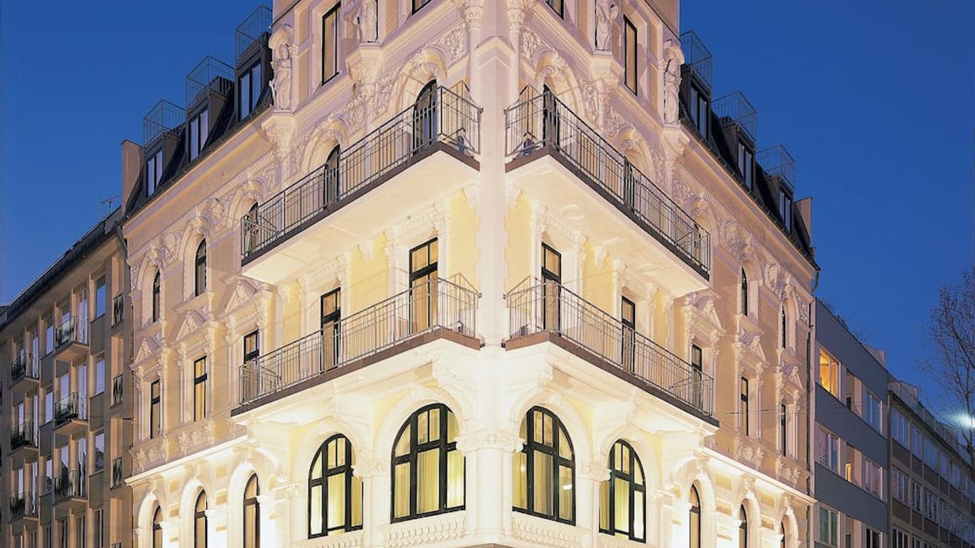Burns Art Hotel