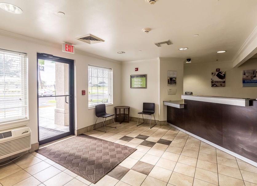 Front desk Photo