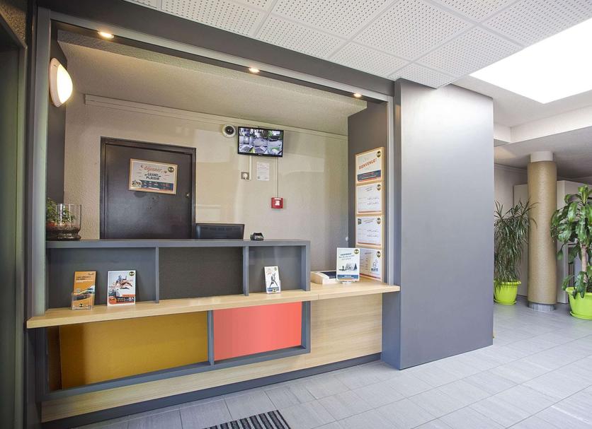 Front desk Photo