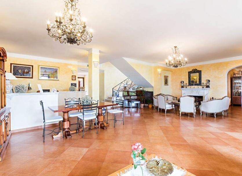 Dining room Photo