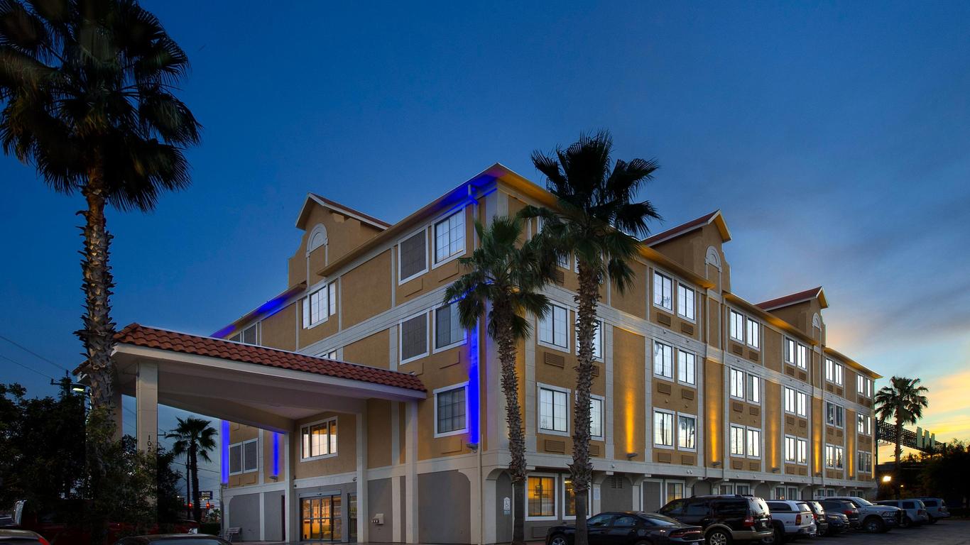 Holiday Inn Express & Suites San Antonio-Dtwn Market Area, An IHG Hotel