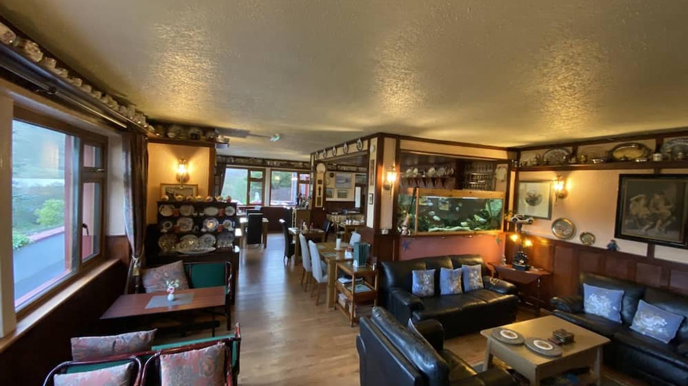 Kylemore Pass Hotel