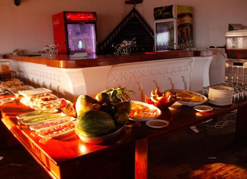 Buffet Photo