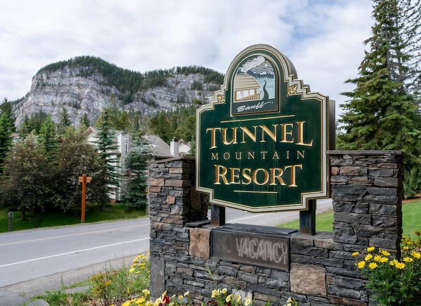 Hotel entrance Photo
