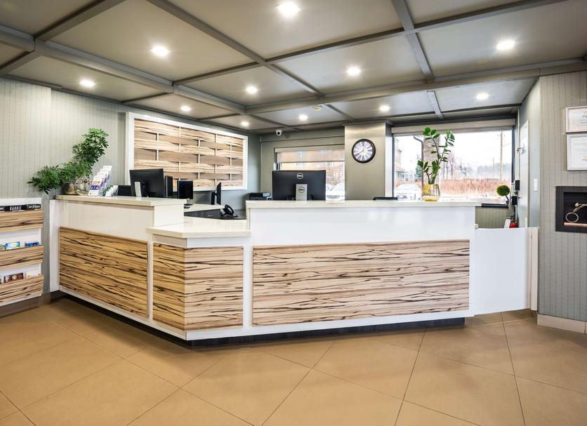 Front desk Photo