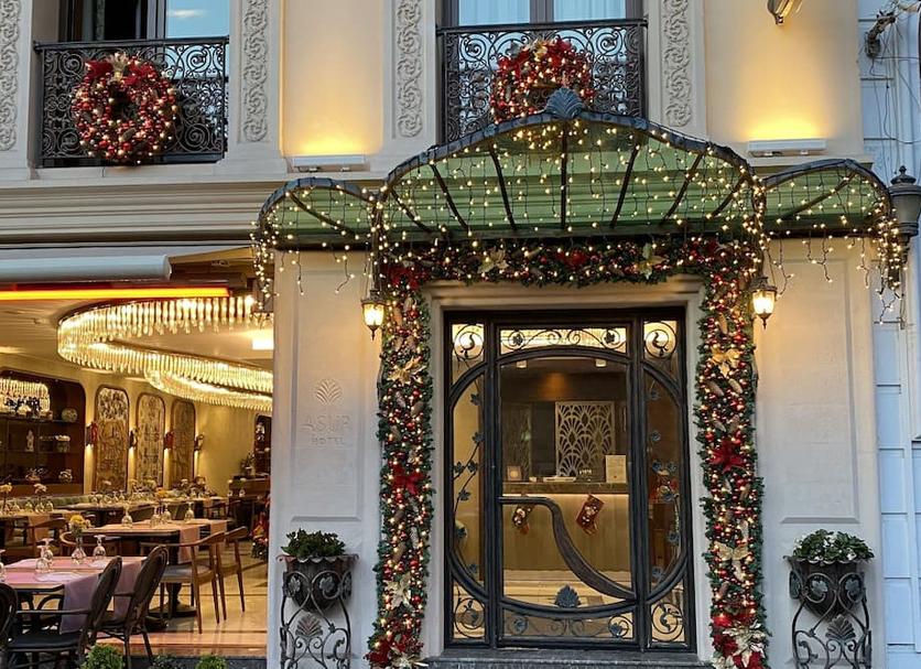 Hotel entrance Photo
