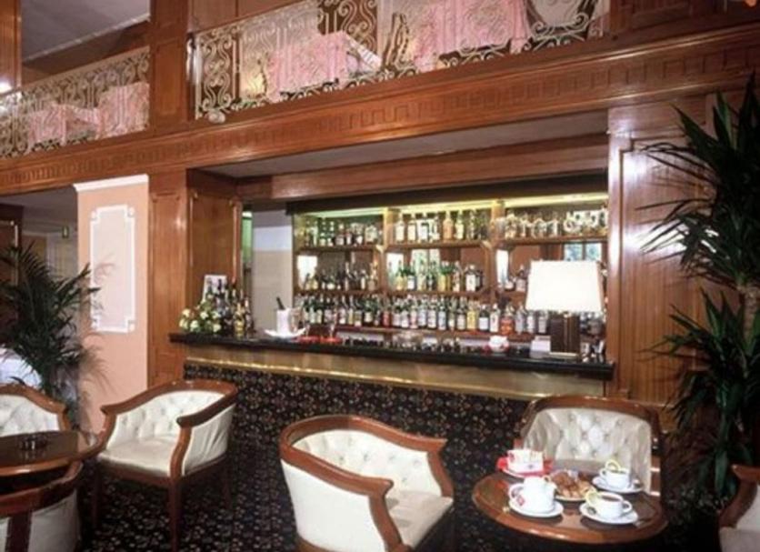 Bar Photo