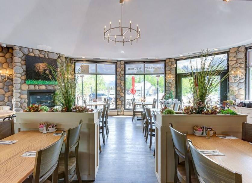 Restaurant Photo