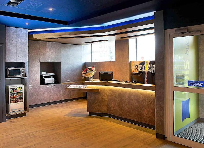 Front desk Photo