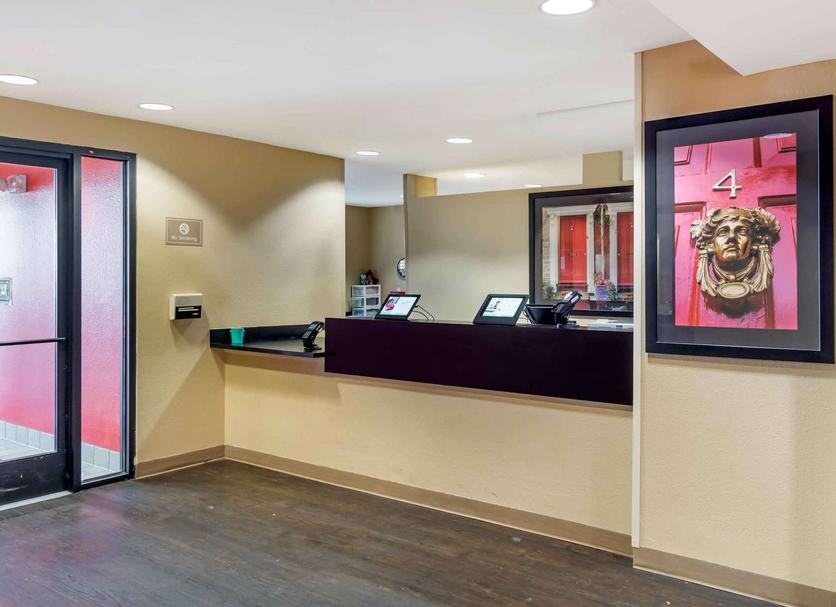 Front desk Photo