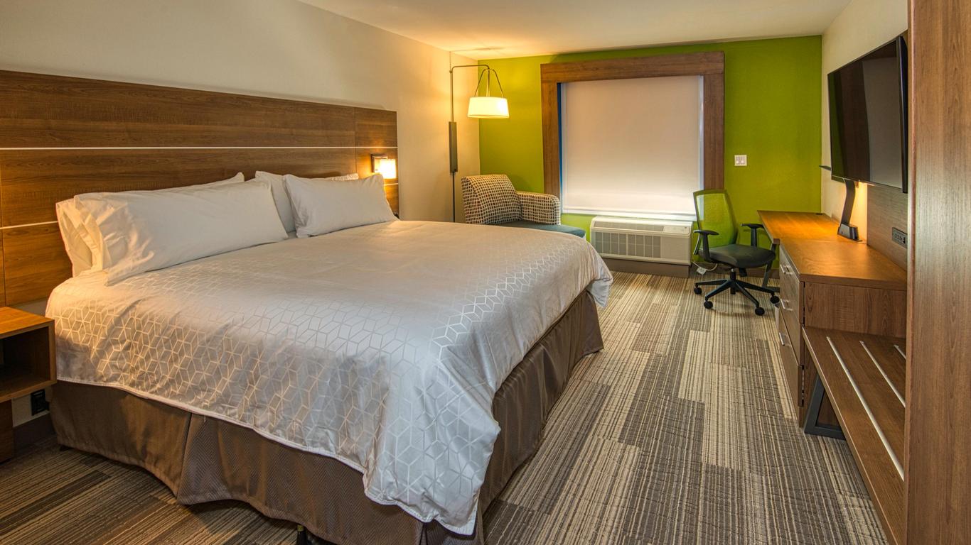 Holiday Inn Express & Suites Airport - Lincoln, An IHG Hotel