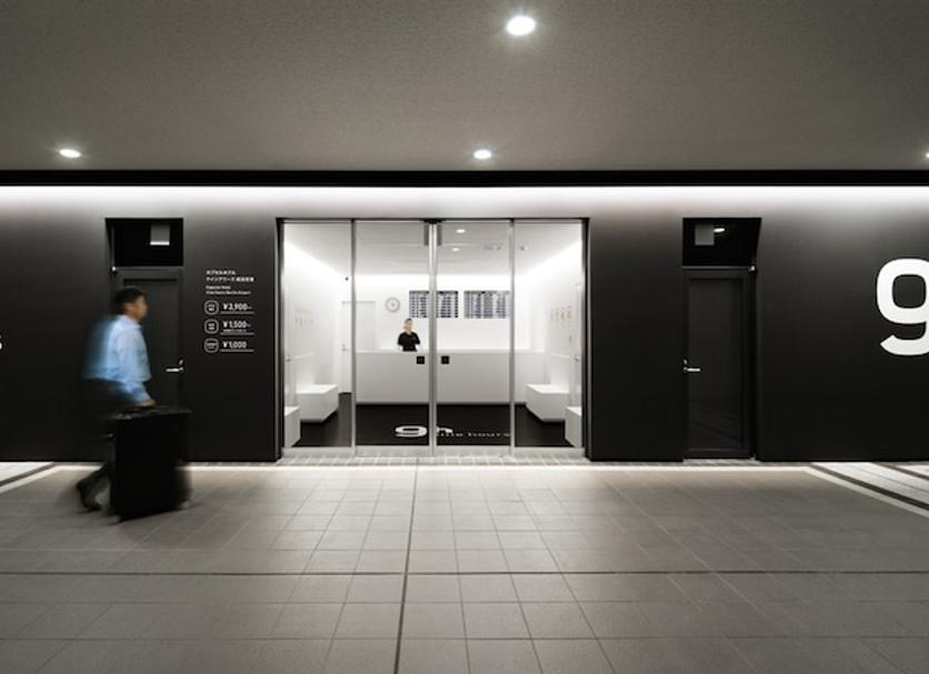 Hotel entrance Photo