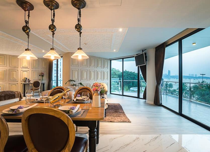 Dining room Photo