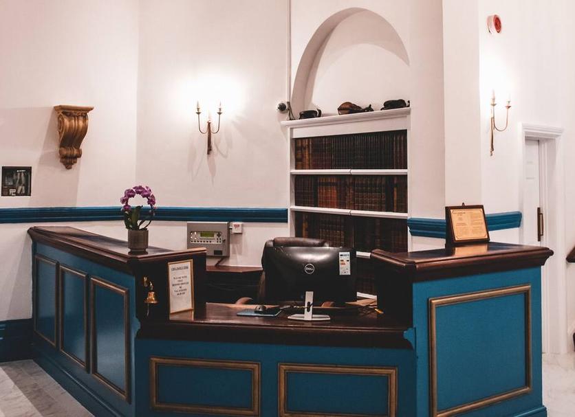 Front desk Photo